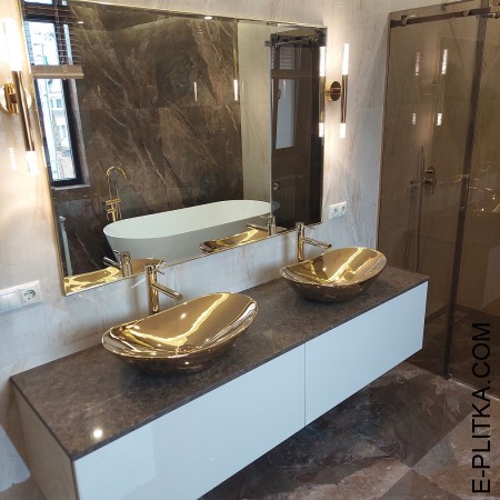 Мебель в ванную комнату с золотыми раковинами