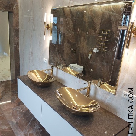 Мебель в ванную комнату с золотыми раковинами