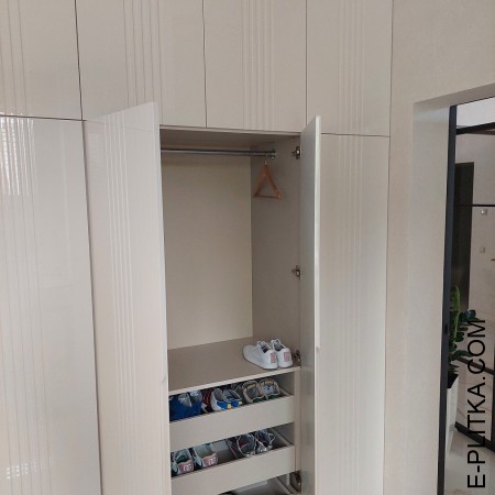 Современные шкафы для гардеробной комнаты