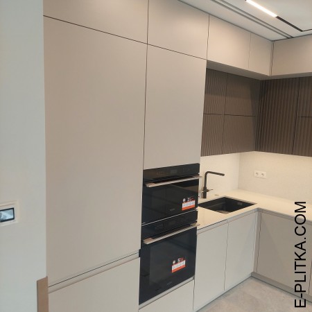 Кухня в современном стиле до потолка