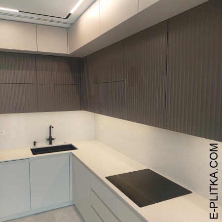 Кухня в современном стиле до потолка